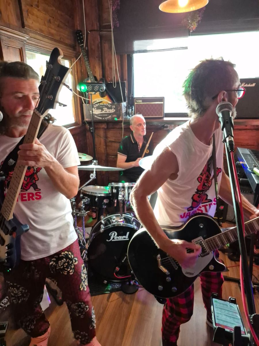 1 Junio 2025 - 18:00h - SHAMELESS (Carrer Esportista Juan Matos, 4) - ¡Empezamos!